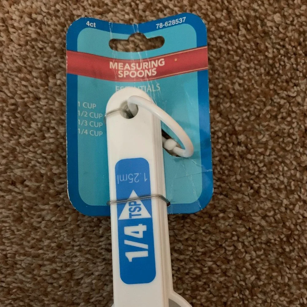 NEW White plastic measuring spoons